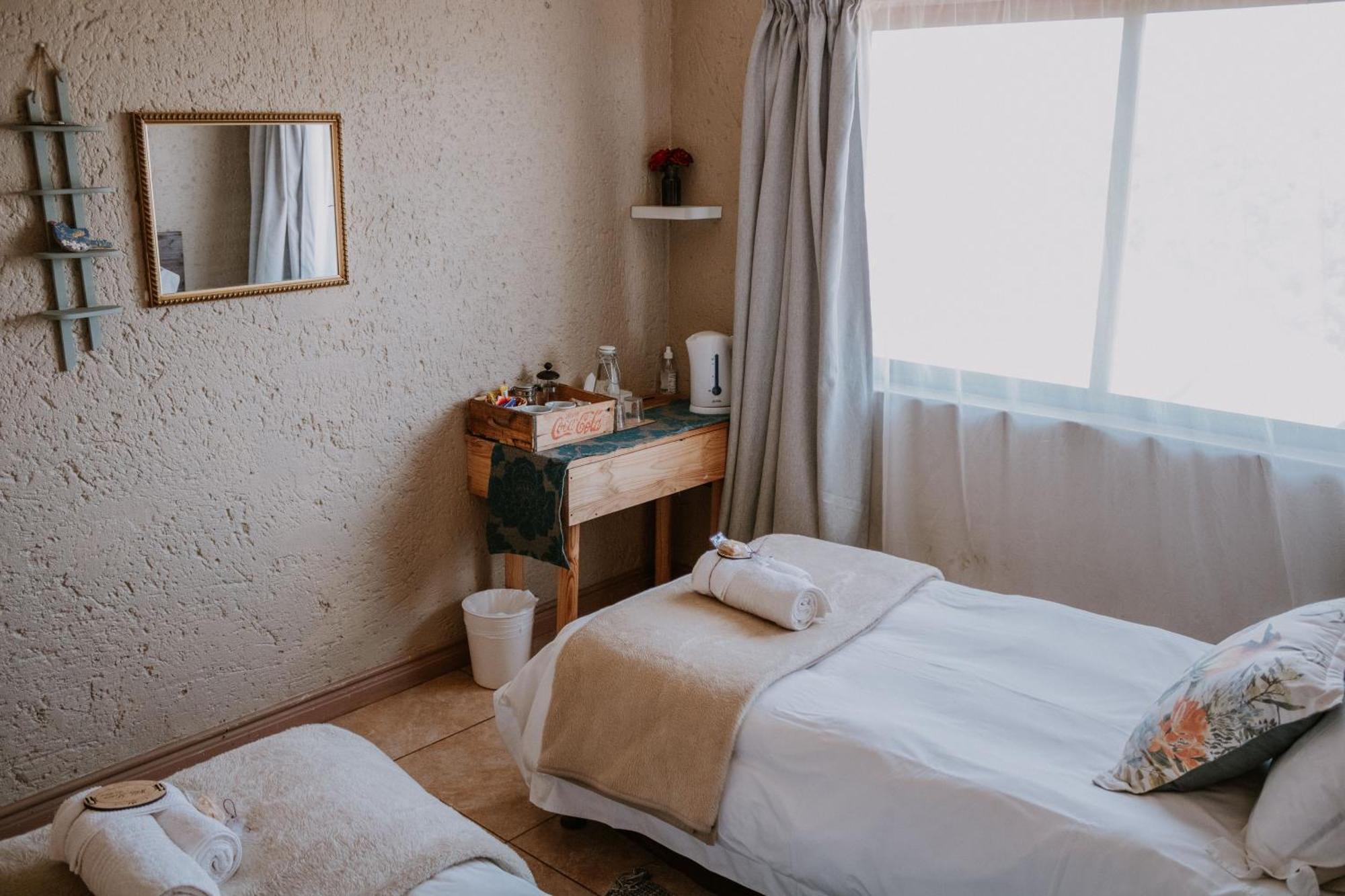 White Linen Guesthouse Tierpoort Eksteriør billede